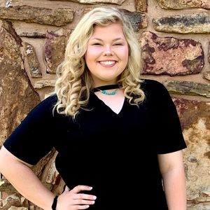 Meet your Posher, Courtney